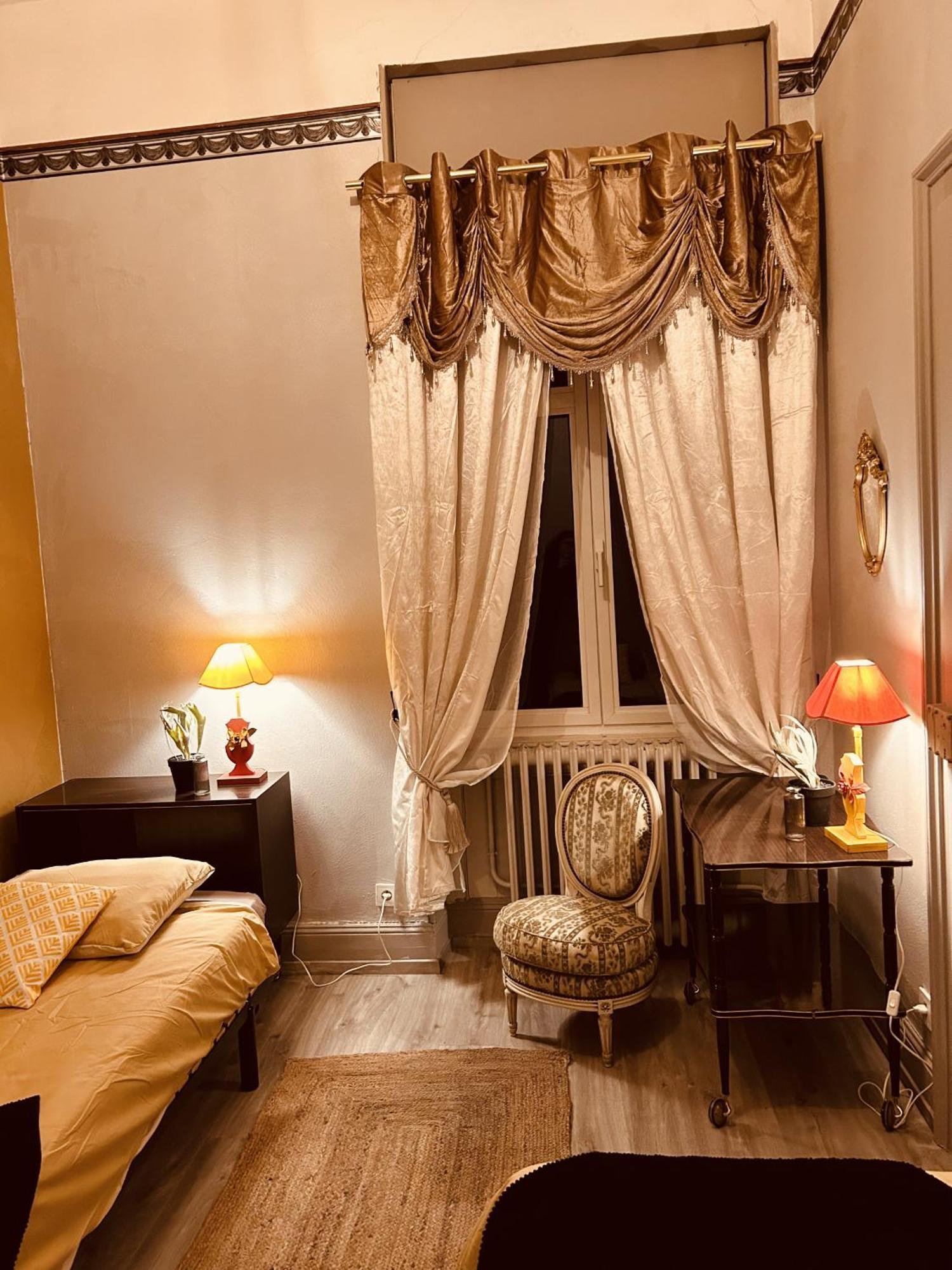Апартаменты La Mariefacture - Comme A L'Opera Нёф-Бризах Экстерьер фото