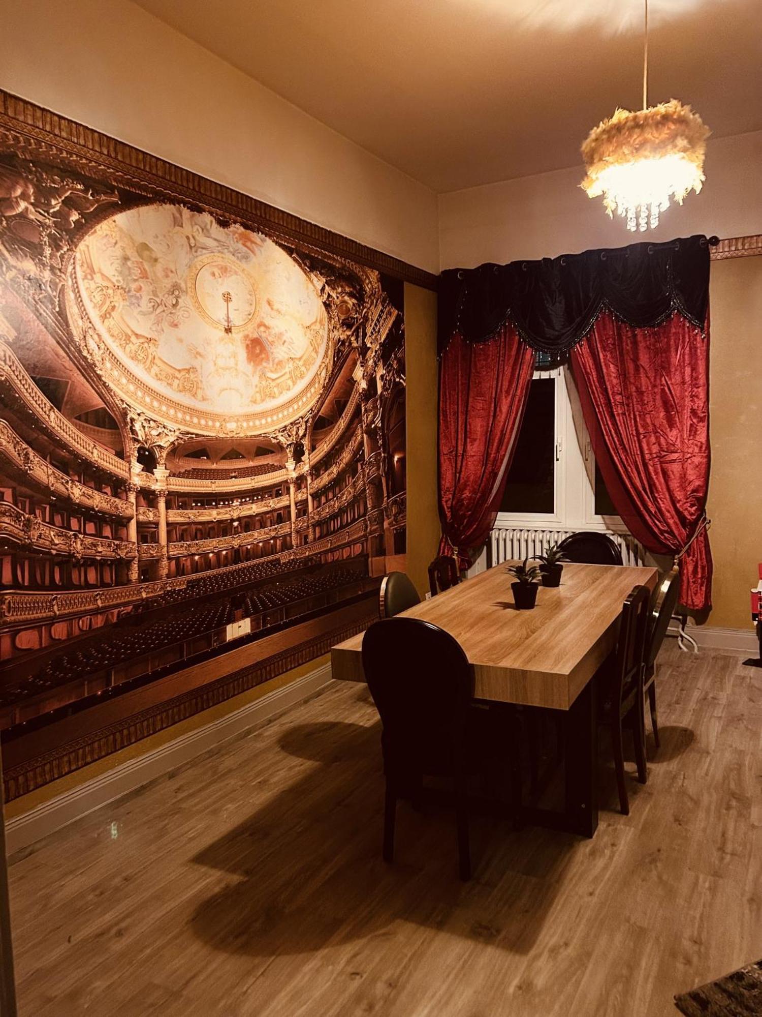 Апартаменты La Mariefacture - Comme A L'Opera Нёф-Бризах Экстерьер фото