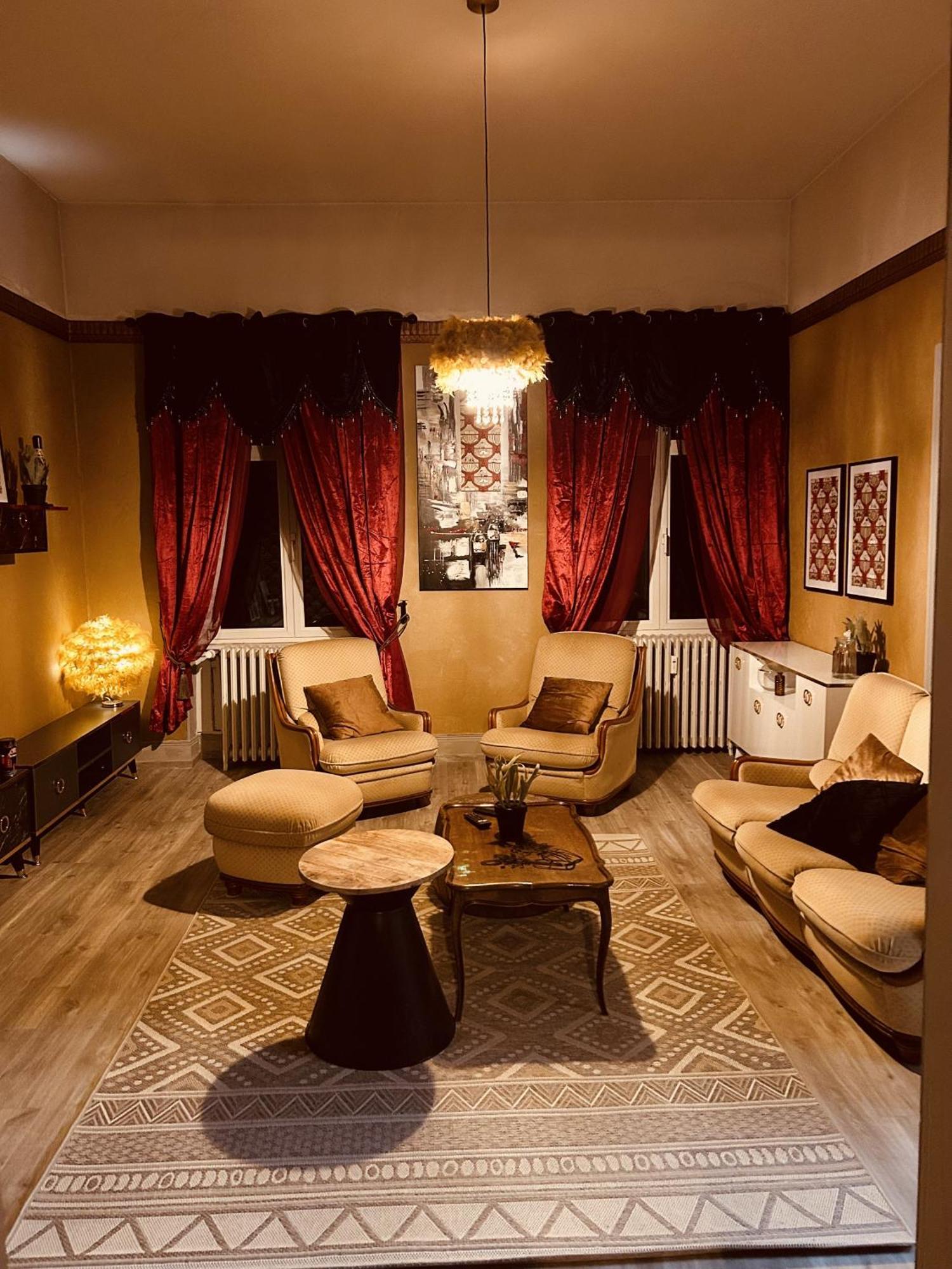 Апартаменты La Mariefacture - Comme A L'Opera Нёф-Бризах Экстерьер фото